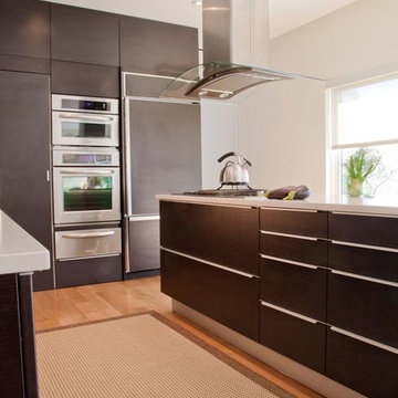 Contemporary Kitchen by Meridian Homes