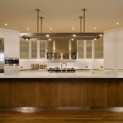 Trendy kitchen photo in Seattle with stainless steel appliances
