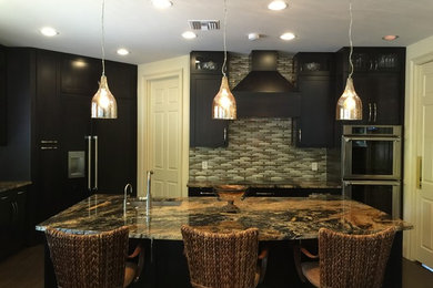 This is an example of a contemporary kitchen in Miami.