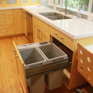Contemporary Kitchen for Entertaining and Cooking