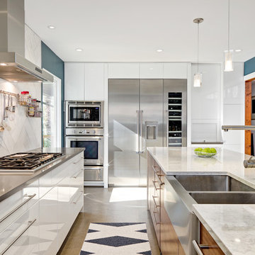 Contemporary Kitchen in Oak Ridge