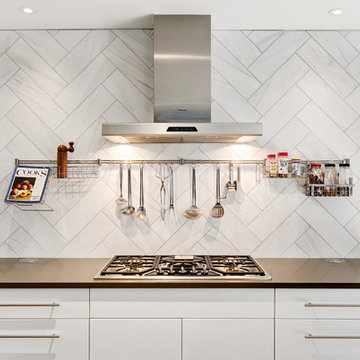 Contemporary Kitchen in Oak Ridge