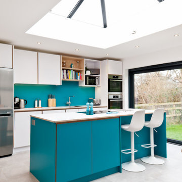 Contemporary kitchen in turquoise