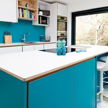 Contemporary kitchen in turquoise