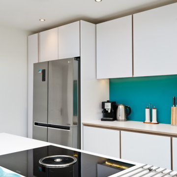 Contemporary kitchen in turquoise