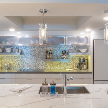 Contemporary Kitchen w/ Gloss Cabinets and Calacatta Natura Quartz Countertops