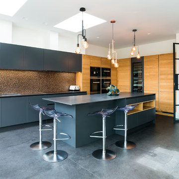 Contemporary Kitchen with an Island - Wimbledon, London