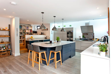 Contemporary Kitchen With Breakfast Bar