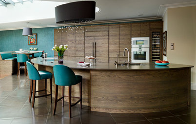 12 Kitchens That Work With Curves