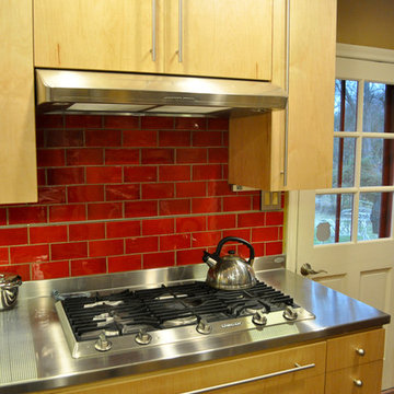 Contemporary maple kitchen with stainless steel counter top