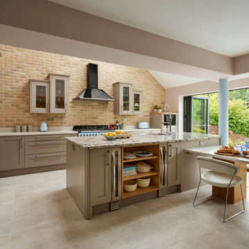 Contemporary Style Open-Plan Shaker Kitchen