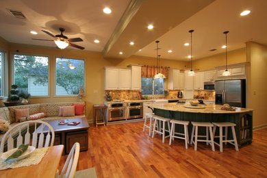 Elegant kitchen photo in Austin