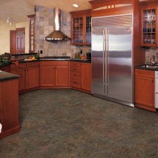 Transitional kitchen appliance - Transitional kitchen photo in Sacramento