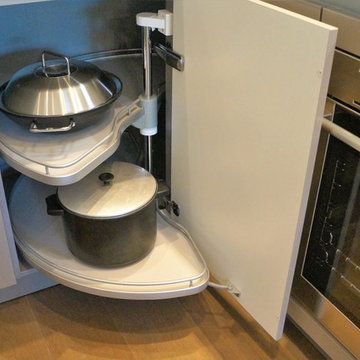 Corner swivel shelf base unit | Modern Kitchen