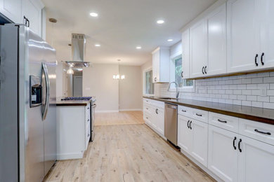 Example of a minimalist kitchen design in Portland