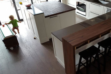 This is an example of a contemporary kitchen in Phoenix.