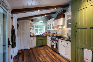Inspiration for a country kitchen remodel in Cincinnati