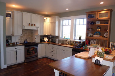 Elegant kitchen photo in Albuquerque