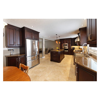 Country Squire Kitchen - Traditional - Kitchen - Toronto - by Schnarr ...
