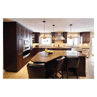Country Squire Kitchen - Traditional - Kitchen - Toronto - by Schnarr ...
