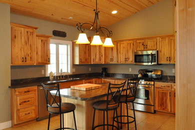 Example of a farmhouse kitchen design in Chicago