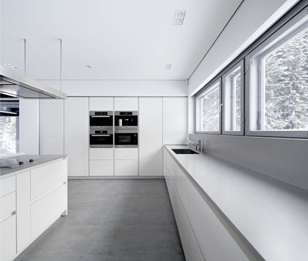 Contemporary Kitchen by apavisa.com