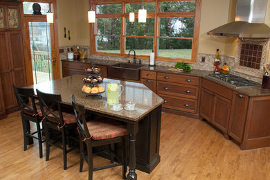 Example of a cottage kitchen design in Chicago