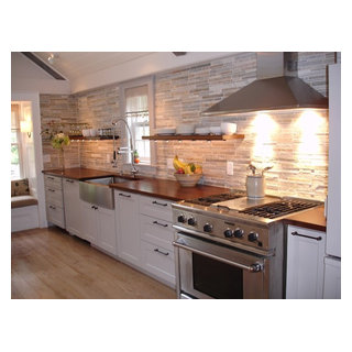 https://st.hzcdn.com/fimgs/pictures/kitchens/cozy-kitchen-gathering-room-with-custom-wood-countertops-and-floating-shelves-devos-custom-woodworking-img~7661f6d701eeb556_8920-1-7dc9bf9-w320-h320-b1-p10.jpg