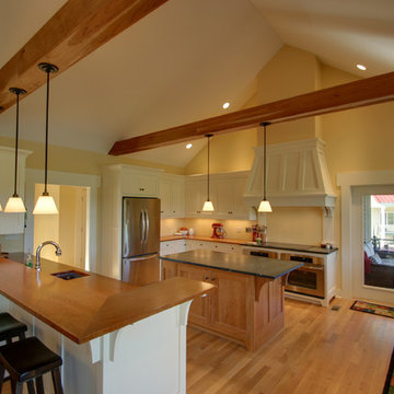 Craftsman Cottage: Kitchen