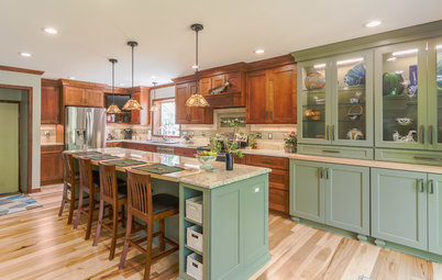 3 Warm Kitchens That Mix Blue, Green and Wood