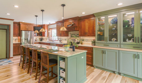 3 Warm Kitchens That Mix Blue, Green and Wood