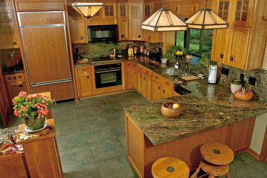 タンパにあるトラディショナルスタイルのおしゃれなキッチンの写真
