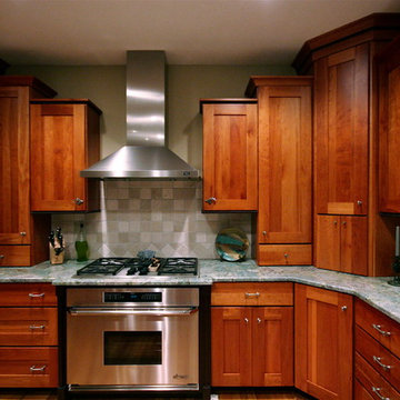 Craftsman Style Kitchen, granite counters, stainless steel