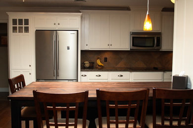 Design ideas for a classic kitchen in Austin.