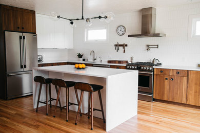 Inspiration for a modern kitchen remodel in Portland