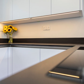 CRISP & CLEAN LINES HIGH PERFORMANCE LUXURY KITCHEN IN CHANDLERS FORD