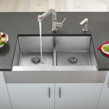 Crosstown Stainless Steel Double Bowl Farmhouse Sink with Aqua Divide