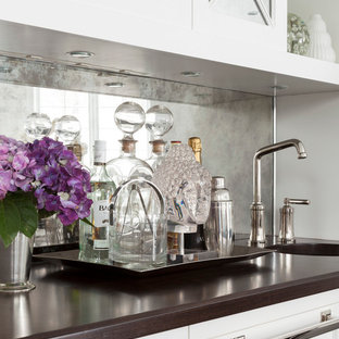 Kitchen - traditional kitchen idea in New York