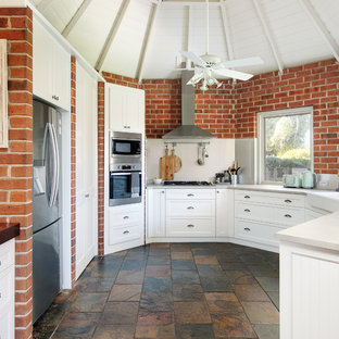 Inspiration for a traditional kitchen in Perth.
