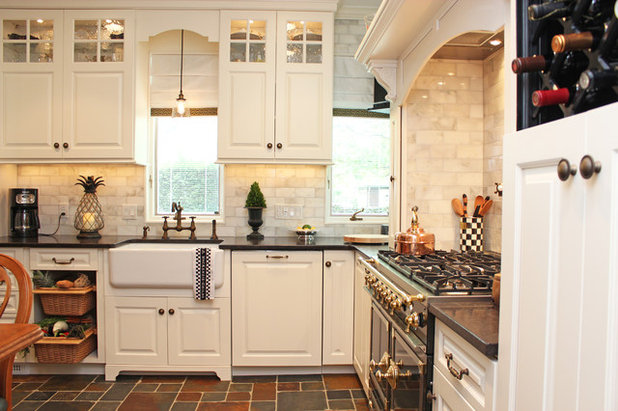 American Traditional Kitchen by Robinwood Kitchens