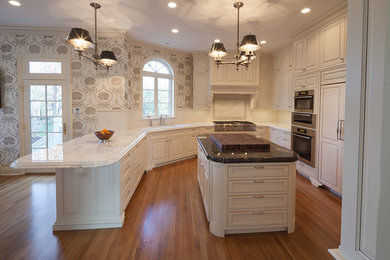 Example of a classic kitchen design in St Louis