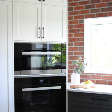 Custom Kitchen Cabinetry 881