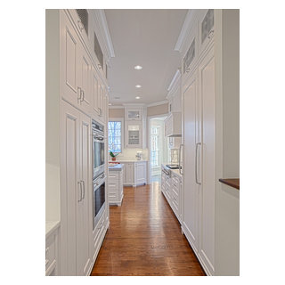 Custom Kitchen Cabinetry Traditional Kitchen Chicago By Benvenuti And Stein Houzz