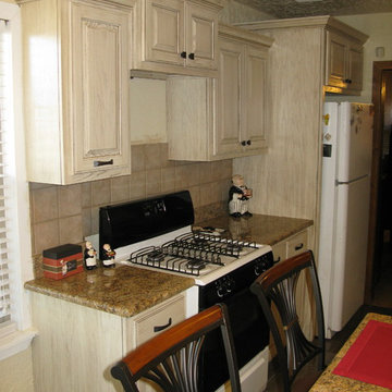 Custom Kitchen Cabinets and Granite
