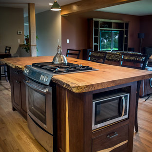 Inspiration for a mid-sized contemporary kitchen remodel in New Orleans