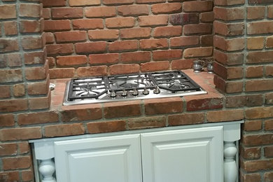 Foto di una cucina chic con ante bianche