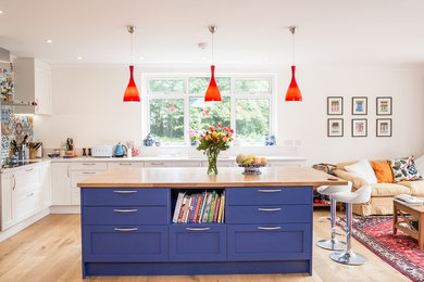 Design ideas for a classic kitchen in Hampshire.