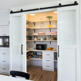 Kitchen - transitional kitchen idea in Los Angeles