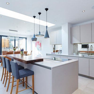 Inspiration for a contemporary kitchen remodel in London
