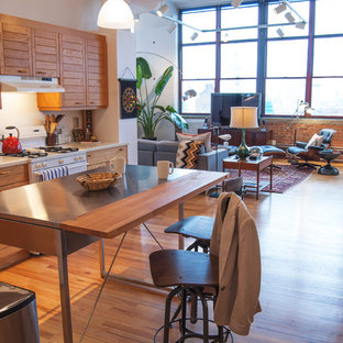 Ispirazione per una cucina ad ambiente unico industriale con ante a persiana, ante in legno scuro, top in acciaio inossidabile e elettrodomestici bianchi